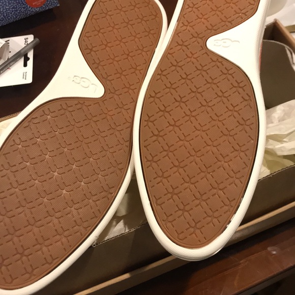New UGG slip on shoes. - Picture 4 of 7